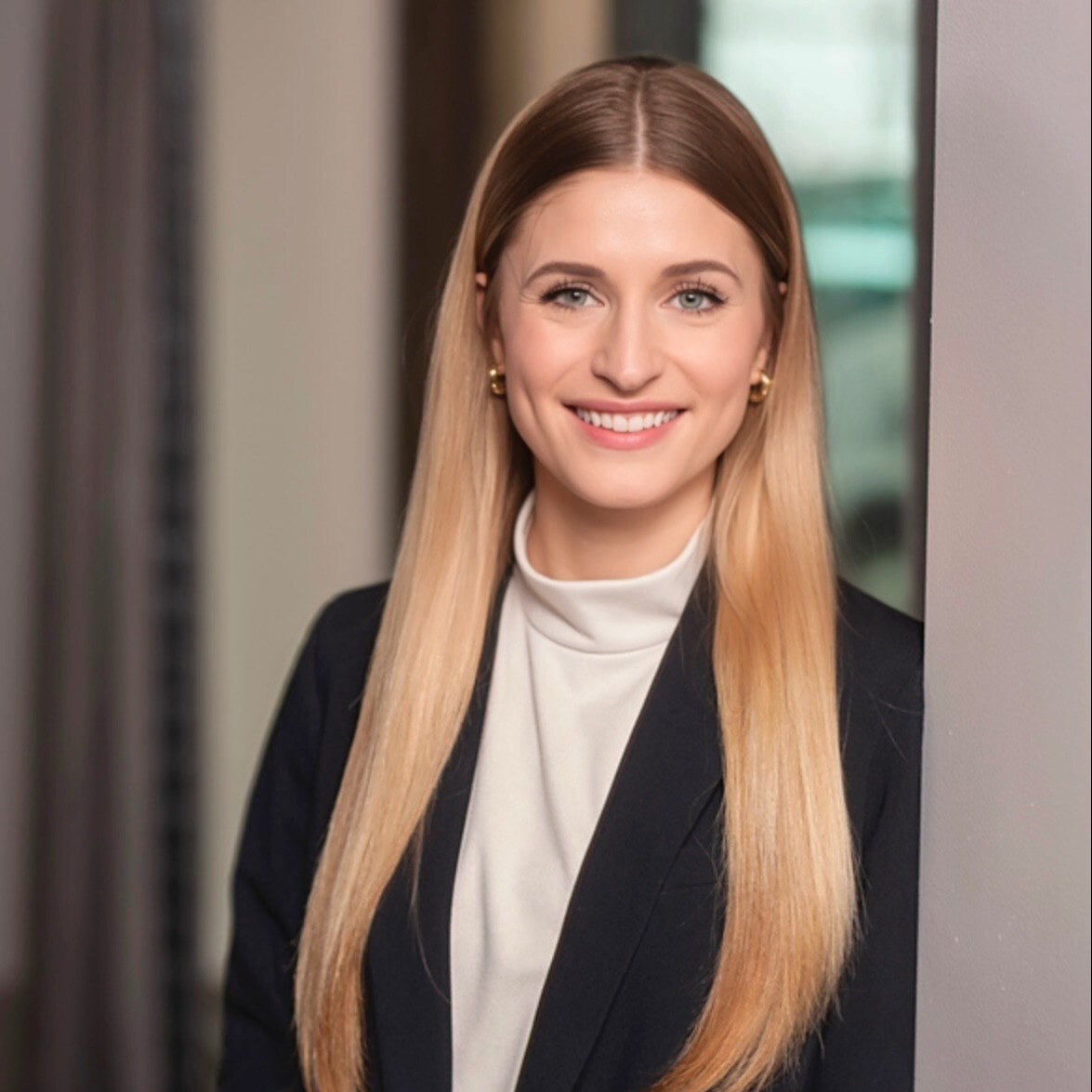 Headshot - Kelsey Cornwell